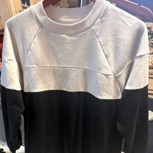 American Eagle Outfitters Sweatshirt